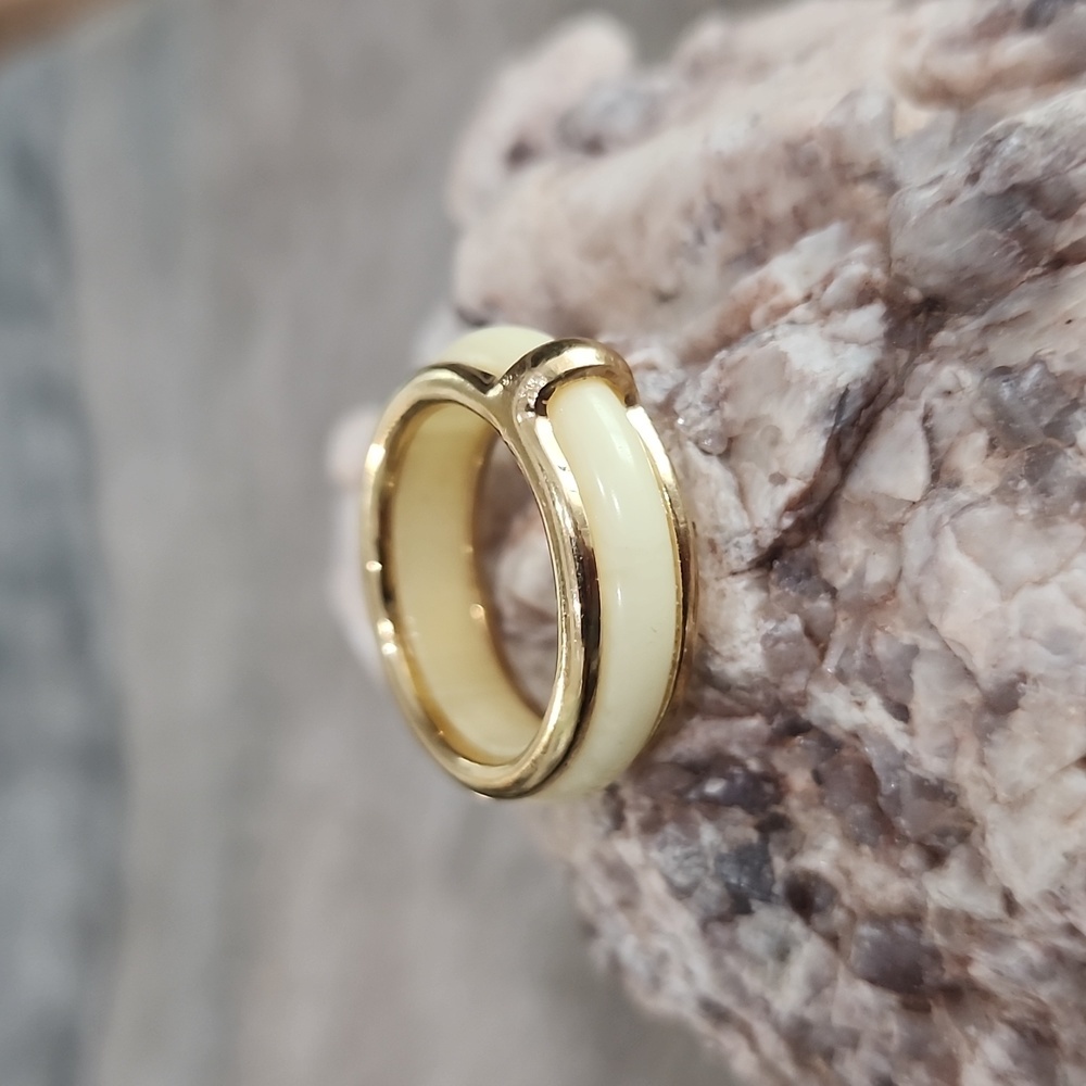 Fashion ring